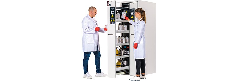 Sicher lagern, effizient arbeiten: Konsolidierte Laborlagerung mit dem Multi-Risiko-Sicherheitsschrank V-Classic-90